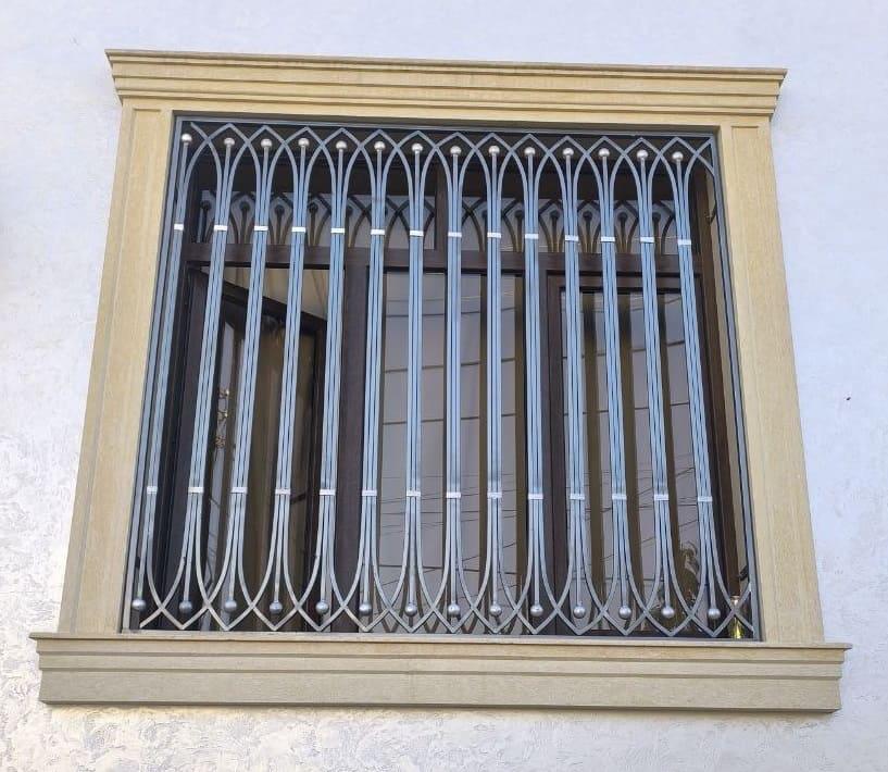 Готическая вертикаль, вид спереди